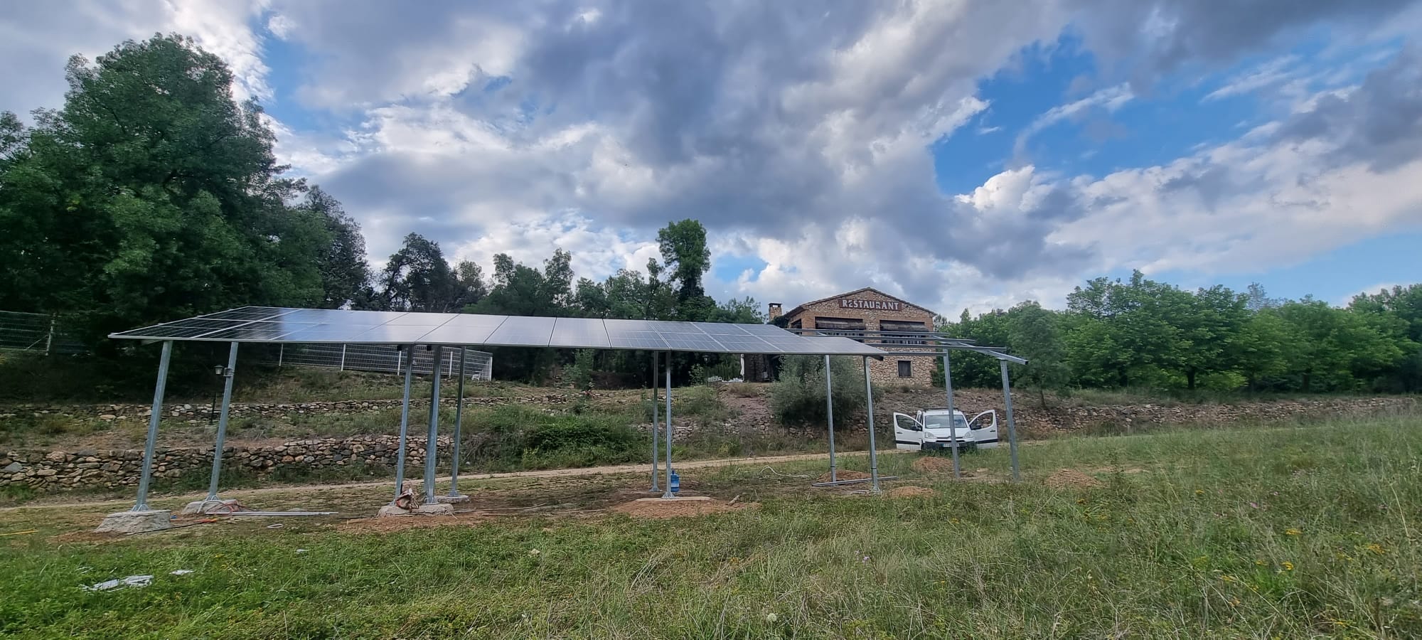 Paneles solares en tejado por ASSA