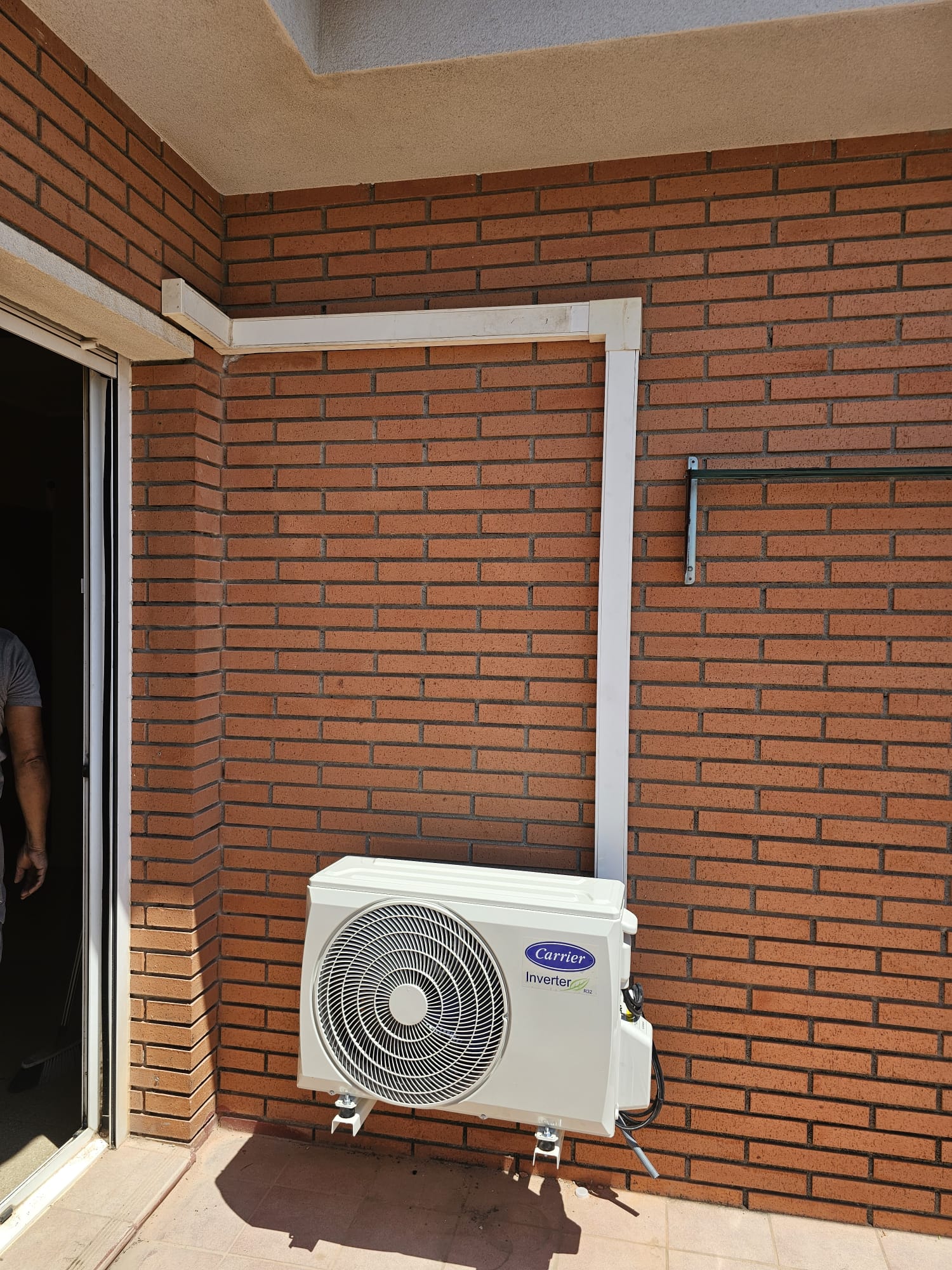Unidad exterior Carrier en terraza